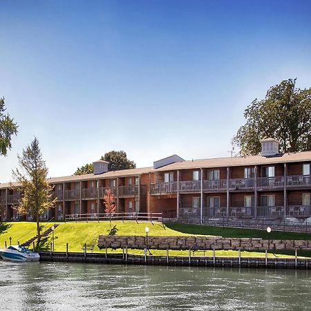 Best Western River Terrace Cheboygan Extérieur photo
