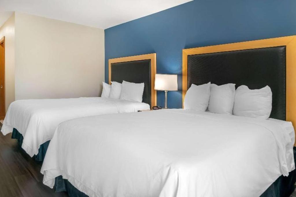 Best Western River Terrace Cheboygan Extérieur photo
