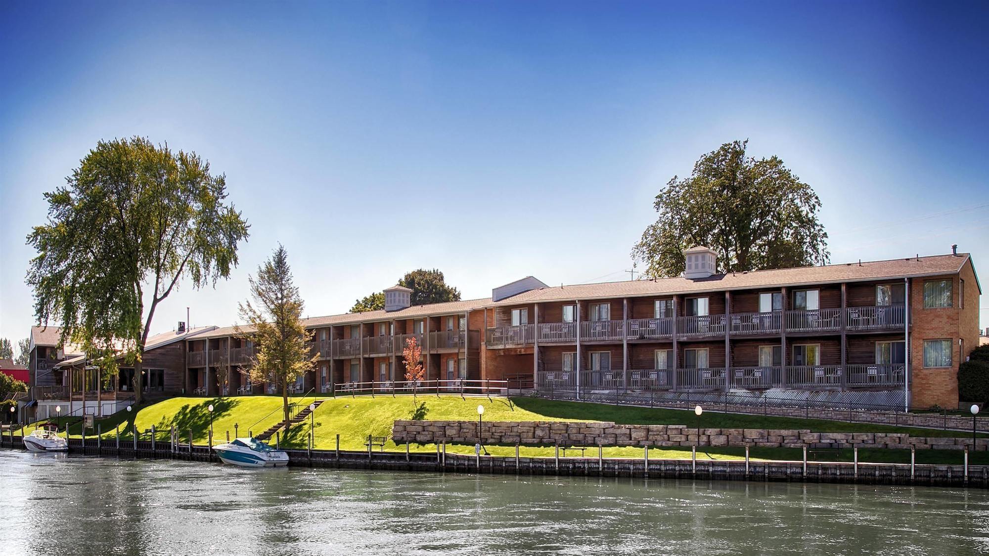 Best Western River Terrace Cheboygan Extérieur photo